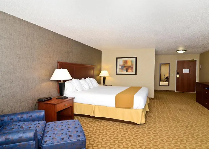Holiday Inn Express Hotel & Suites Fort Atkinson By Ihg