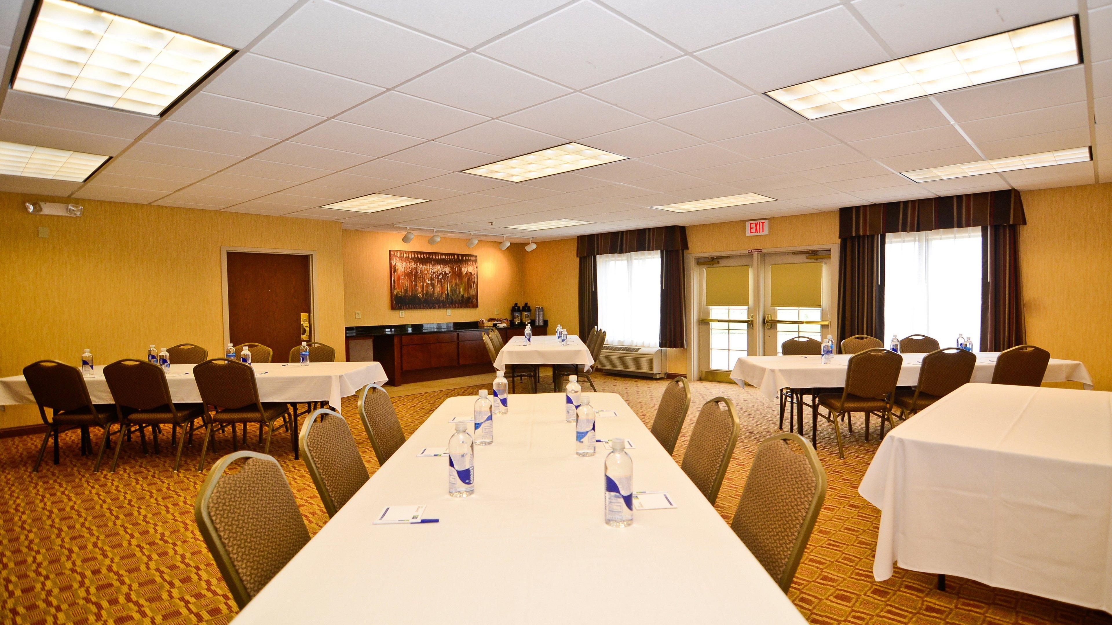Express & Atkinson By Ihg Hotel 2*