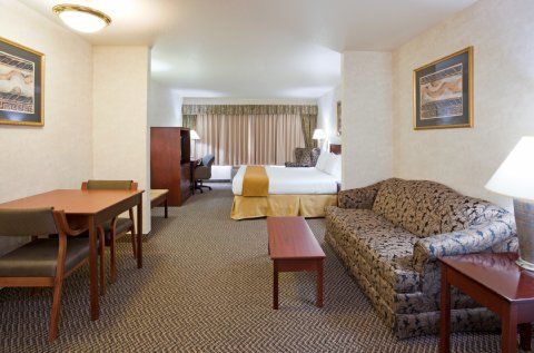 Express & Atkinson By Ihg Hotel 2*